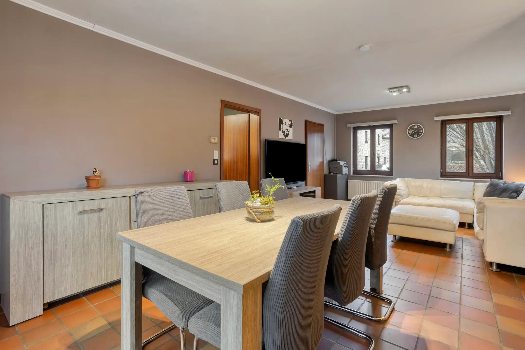 Rustig gelegen woning met drie slaapkamers, bureau en garage foto 4