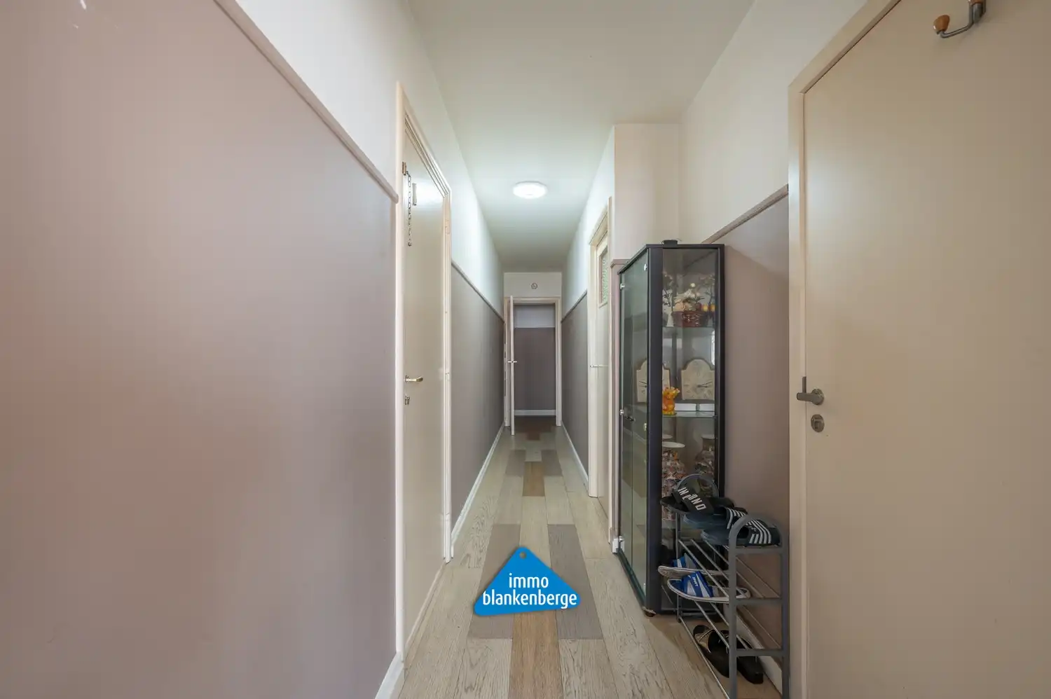 Zeer Ruim  Appartement met 3 Slaapkamers nabij de Zeedijk foto 7