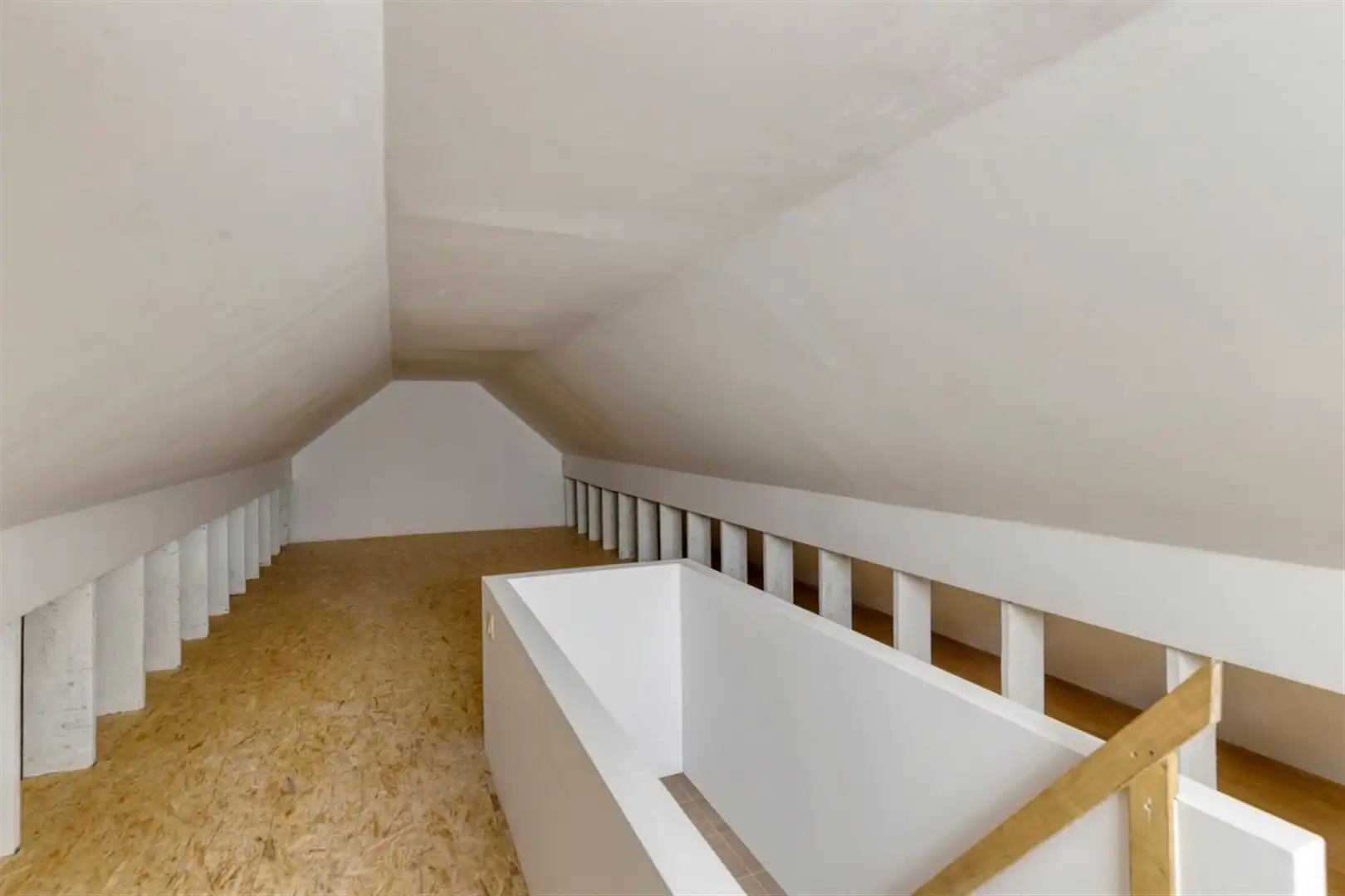Uitzonderlijk ruime en toekomstgerichte woning met een indrukwekkende 358m² bewoonbare opp. EPC-label A. Residentiële woonwijk met winkels, scholen, horeca en andere voorzieningen vlakbij. foto 31