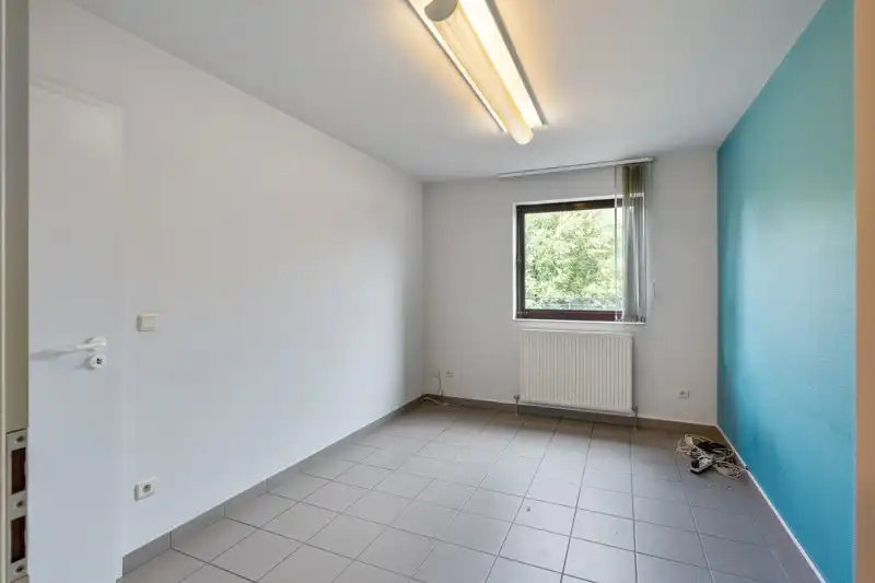 Zeer rustig gelegen gelijkvloers appartement met 3 slaapkamers, tuin en garage foto 17