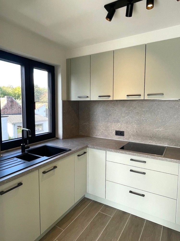 Gerenoveerd 2-kamerduplexappartement met overdekte autostaanplaats foto 7