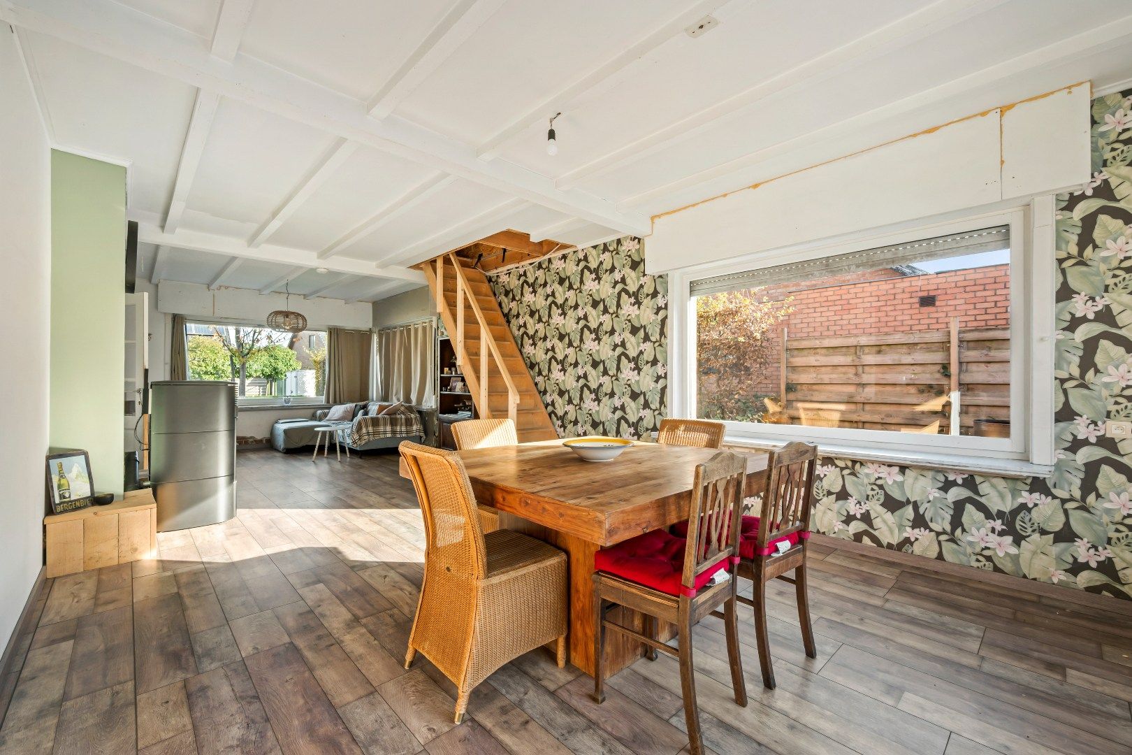 Op te frissen woning met 3 slaapkamers, opslagruimte en tuin op 864m² foto 5