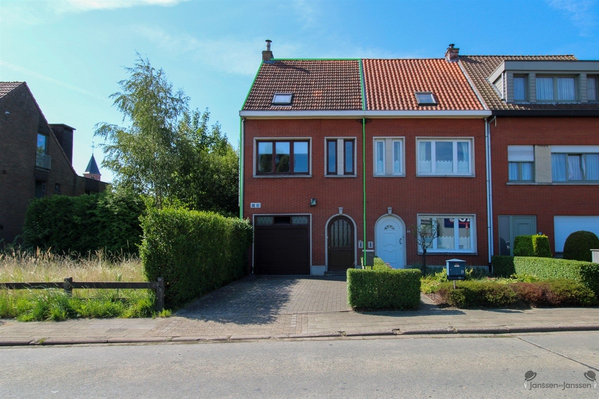 Instapklare woning met 3 slpks, garage en tuin foto 16