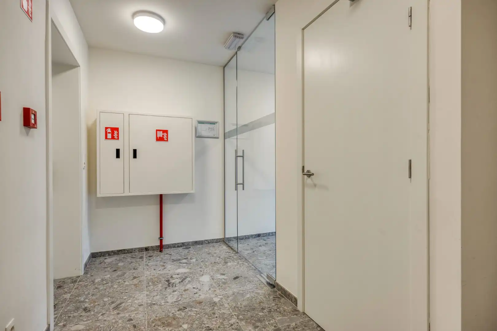 Recent (2023) gelijkvloers hoekappartement met 2 slpks en autostaanplaats te OLV Olen ! foto 18
