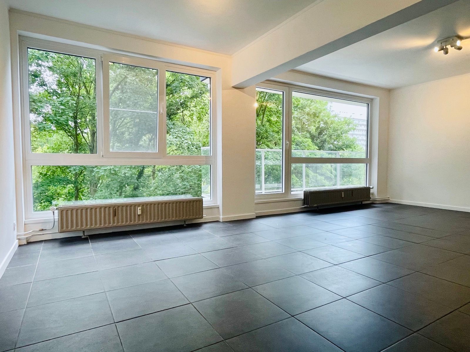 Te huur: 3- slpk appartement op gunstige ligging in Aalst foto {{pictureIndex}}