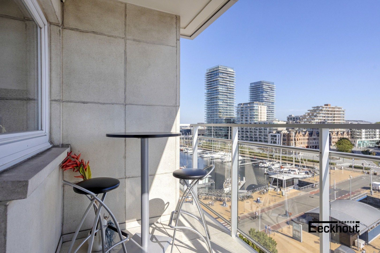 Uiterst ruim (154 m²) hoekappartement met frontaal zicht op de jachthaven te Oostende! foto 8