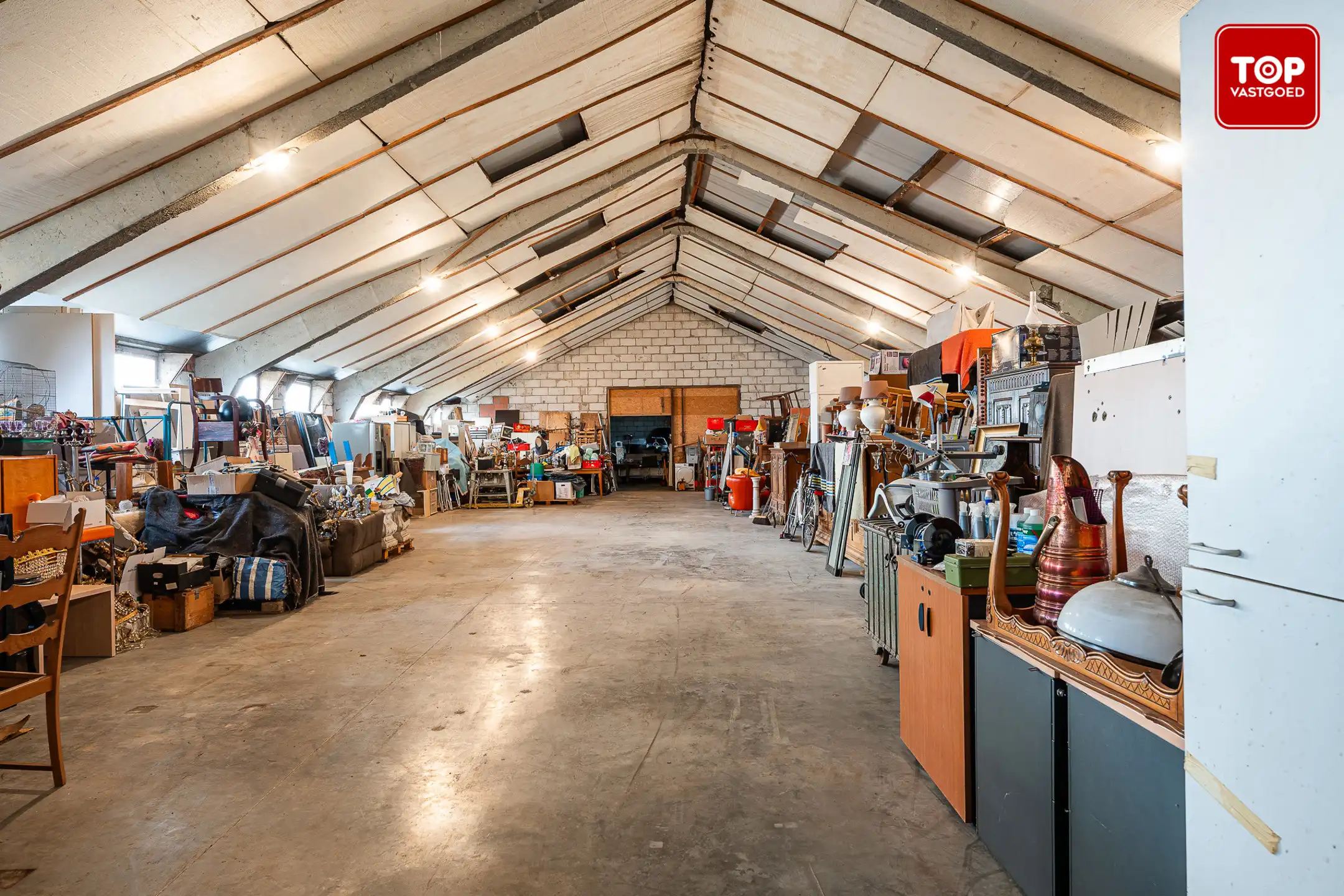 Te renoveren woning met enorme loods foto 22