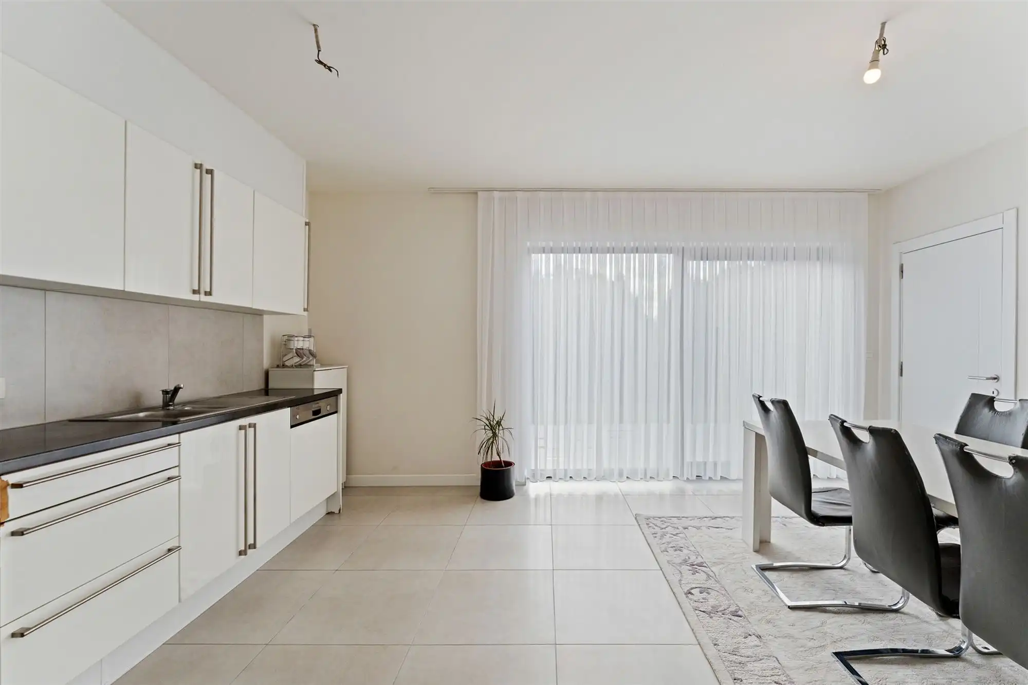 KNAPPE WONING (198M²) MET 3 SLAAPKAMERS + RUIME ZOLDER TE BEVERLO foto 7