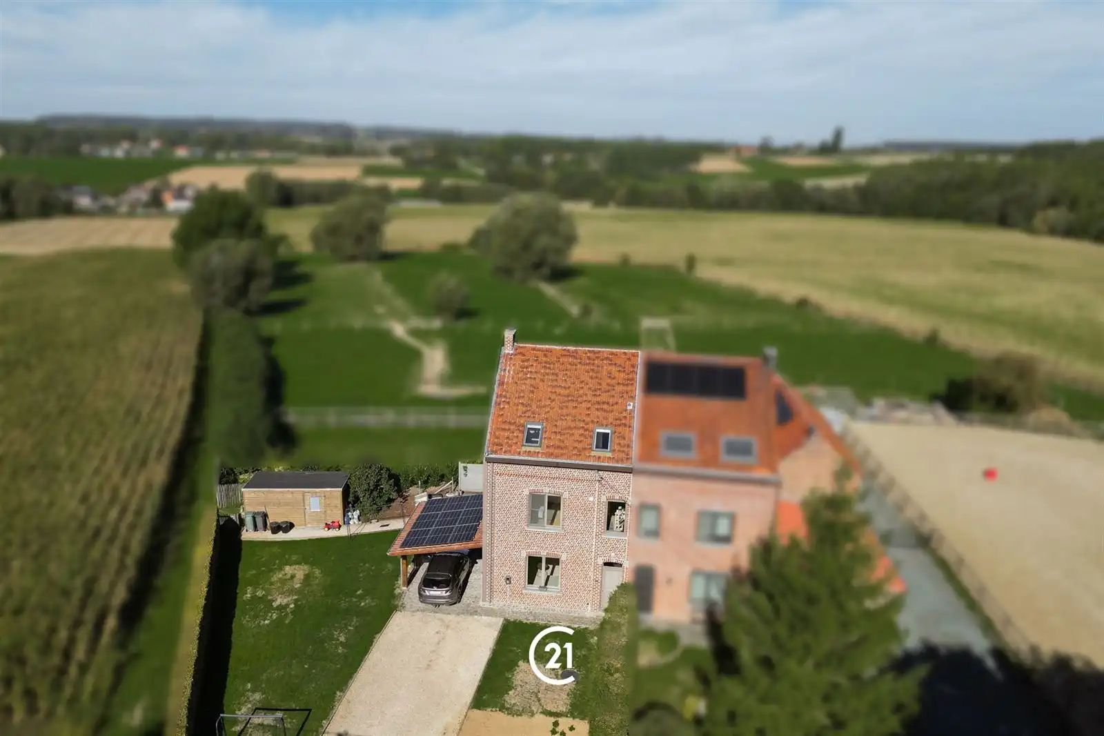Instapklare 3gevelwoning met tuin en carport op 4are95 foto 3