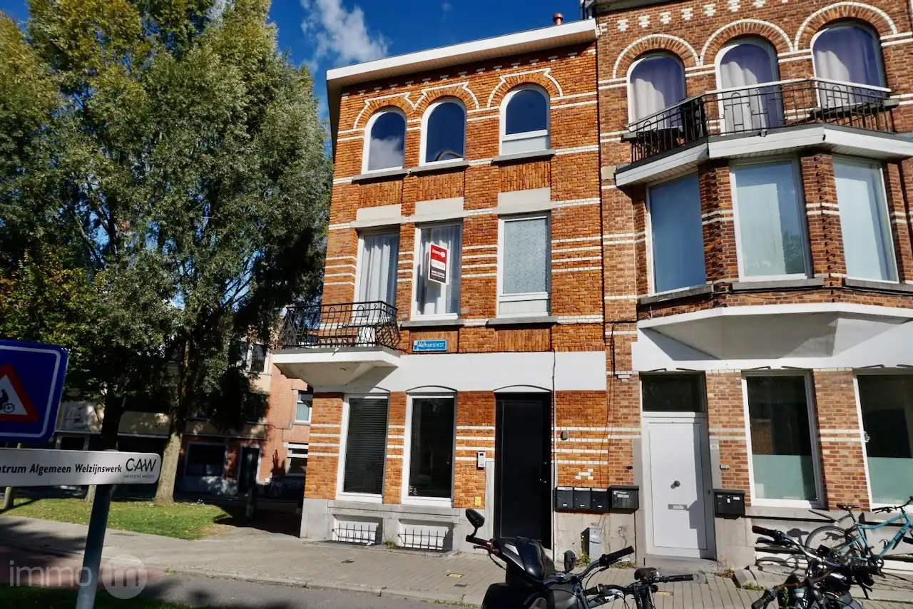 Gemeubelde studio 32m2 met aparte slaapkamer en open uitzicht – Tervuursevest Leuven foto 20