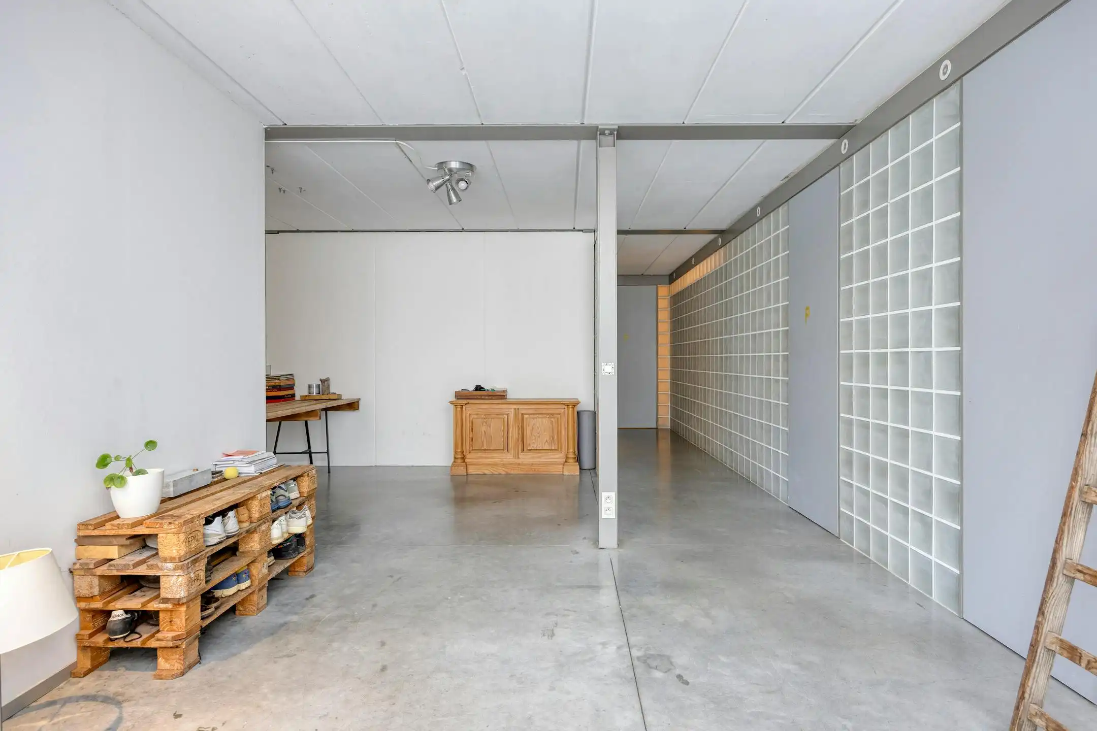 Unieke loft met binnentuin en parking te Sint-Kruis (Brugge) foto 12