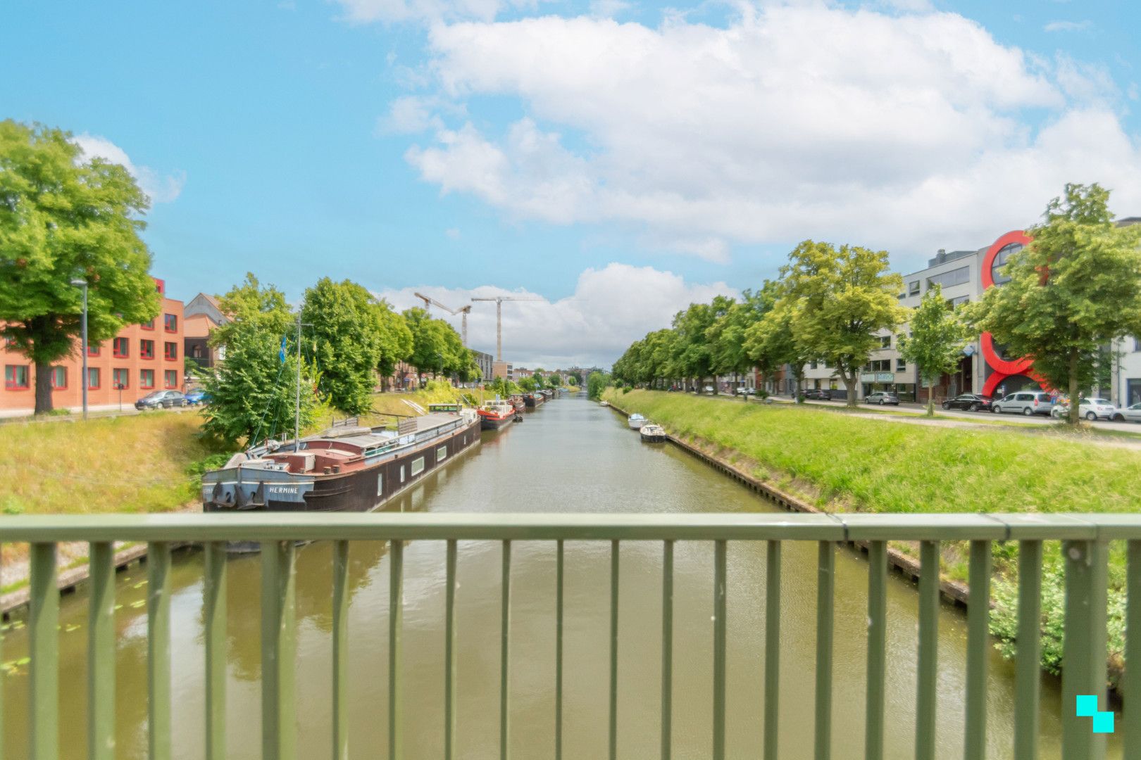 Appartement met terras aan het water in de Brugse Poort foto 24