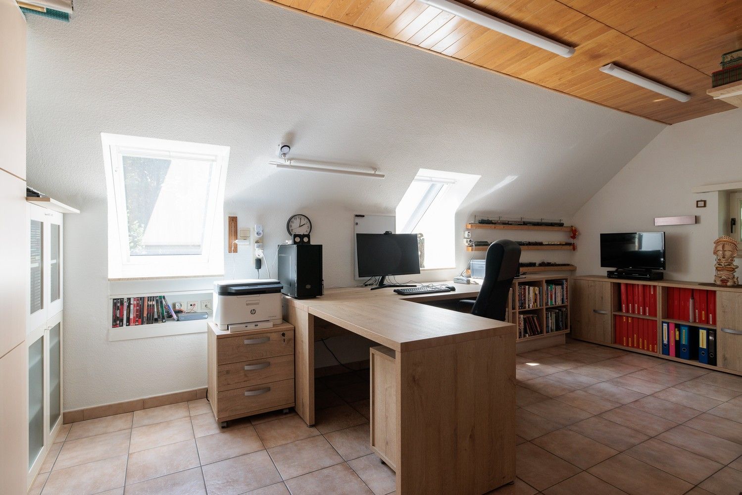 Gunstig gelegen villa op 1.989 m2 in doodlopende straat foto 25