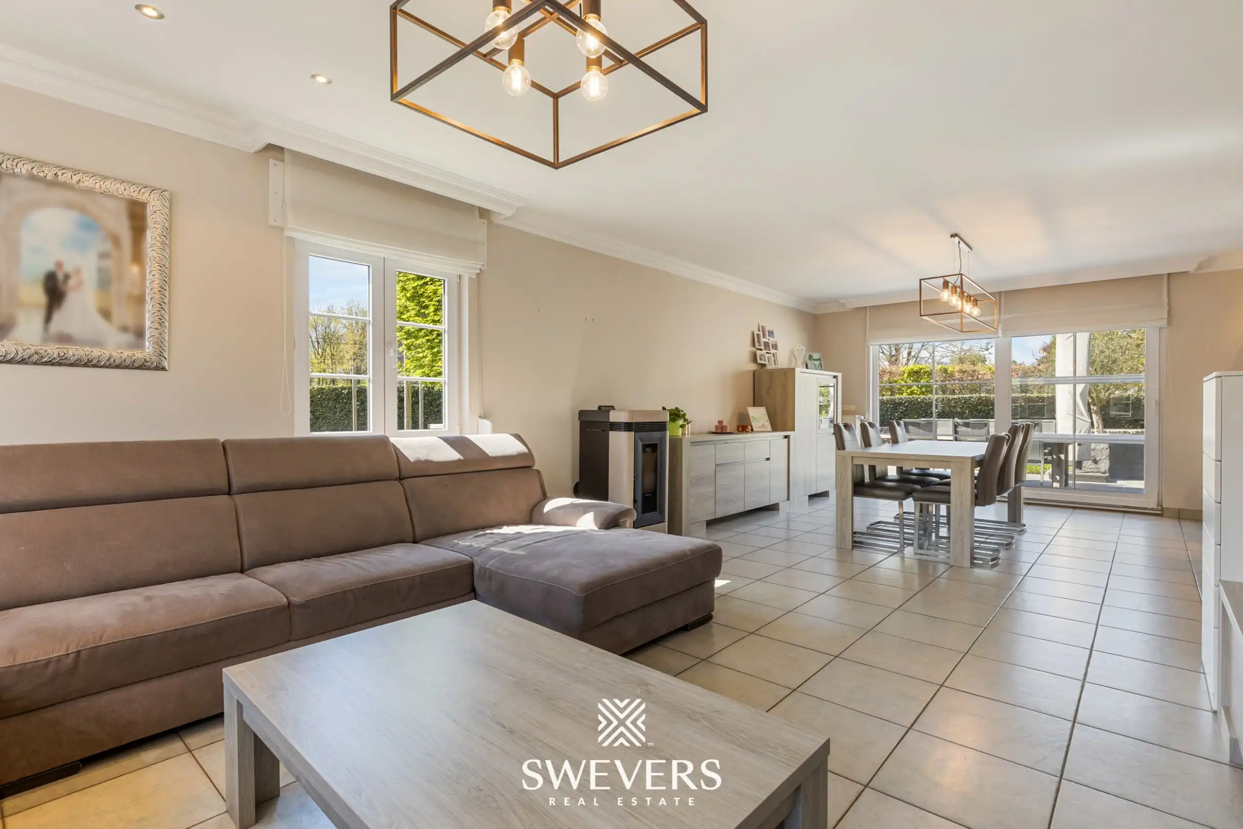 Instapklare woning met prachtig aangelegde tuin en bijgebouw in Helchteren foto 4