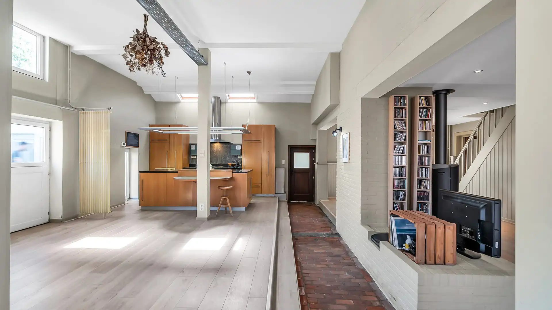 Authentieke hoevewoning met 4 slaapkamers, royale leefruimtes en idyllische ligging in het rozendorp Geistingen foto 6