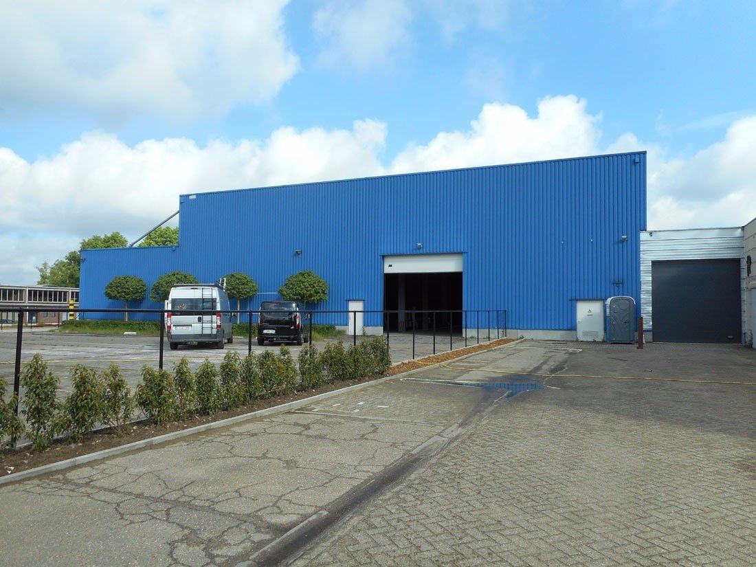 Groot magazijn/garage/opslagruimte foto {{pictureIndex}}