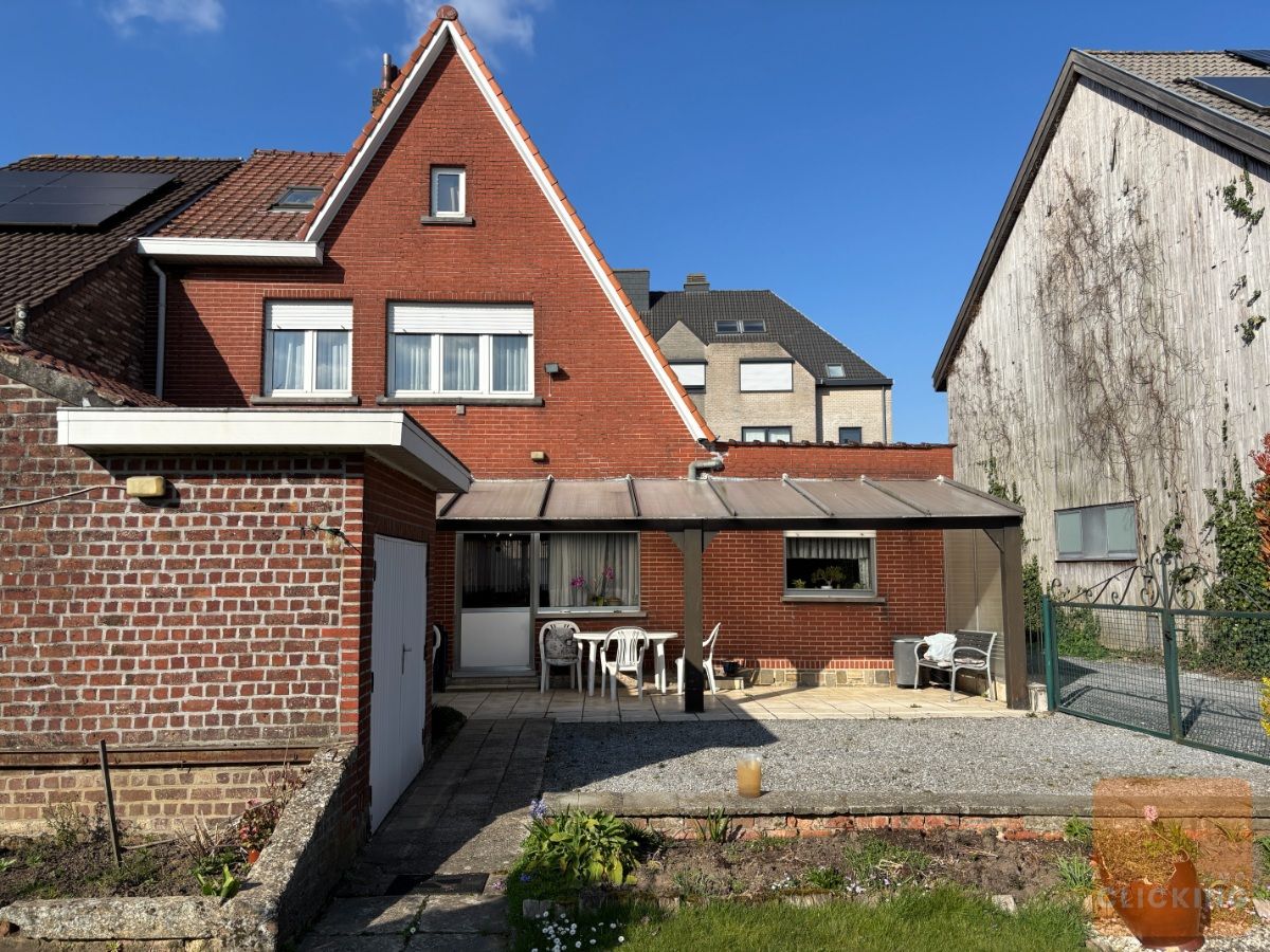 Toffe gezinswoning met heel fijne tuin foto {{pictureIndex}}