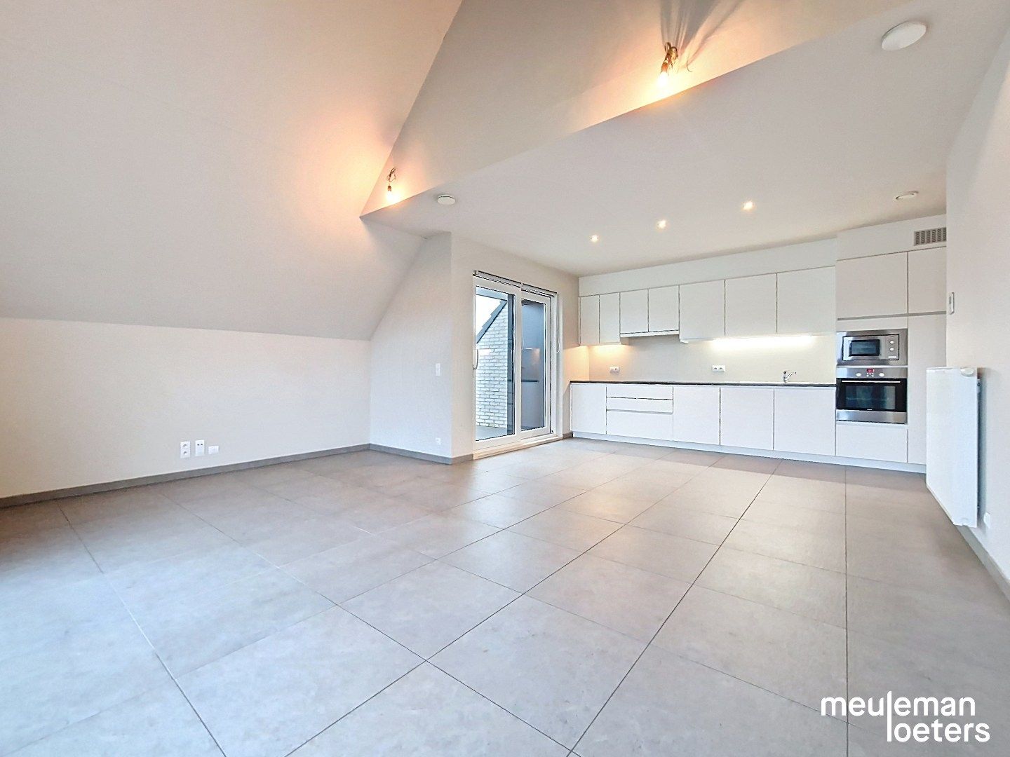 Rustig gelegen recent appartement met parking foto 4