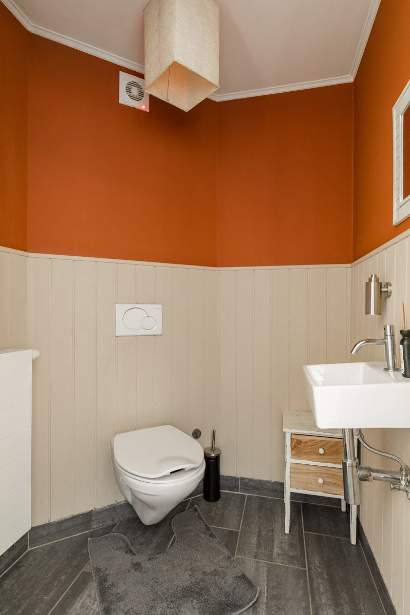 Ruime gerenoveerde woning met zwembad  foto 16