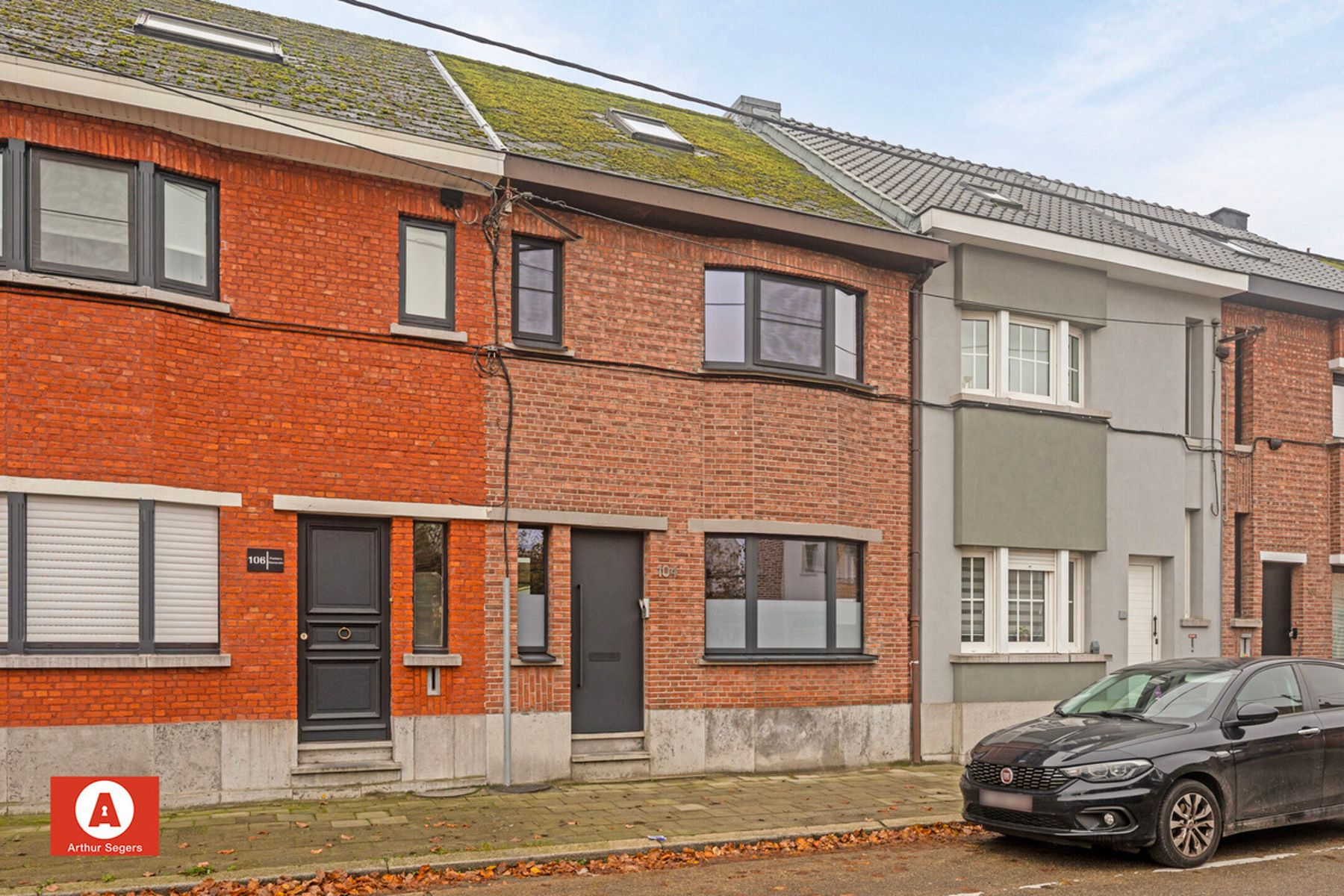 Hedendaags gerenoveerde woning met ruime garage (40m²) foto 2