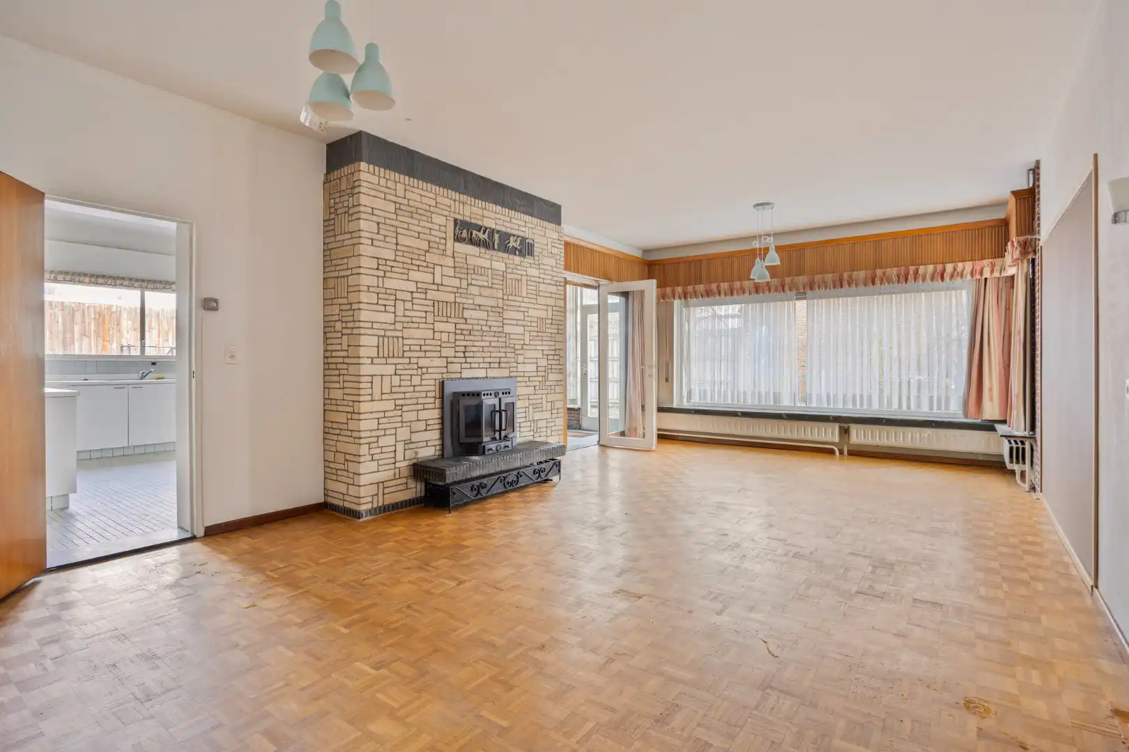 Ruime te renoveren gezinswoning met 4 slpks in het centrum van Herentals ! foto 3