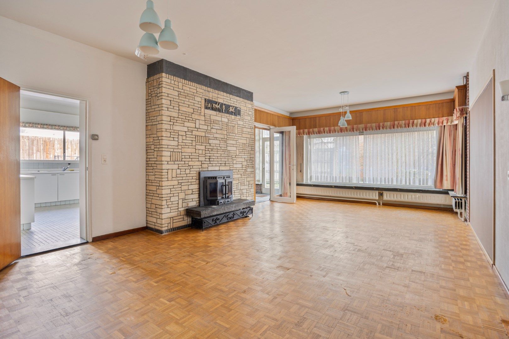 Ruime te renoveren gezinswoning met 4 slpks in het centrum van Herentals ! foto 3