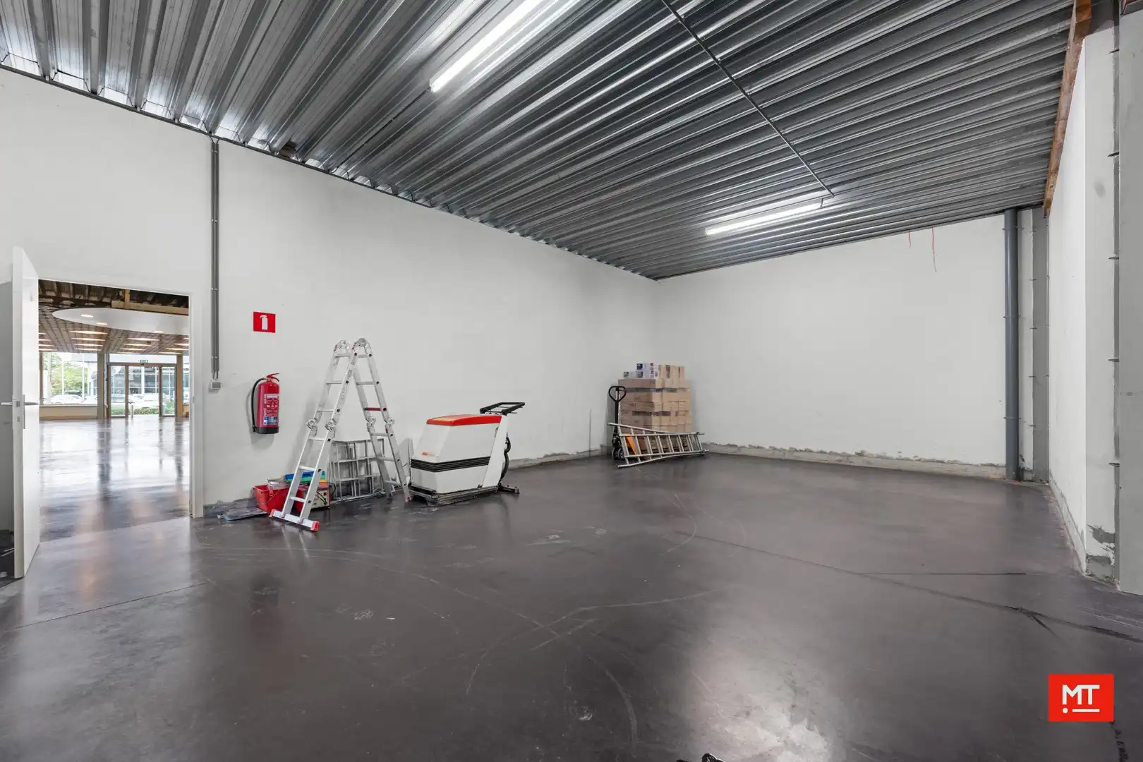 Baanwinkel te huur in het Mammoet Center te Roeselare foto 11