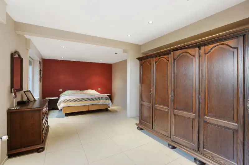 Landelijke woning met loods foto 12