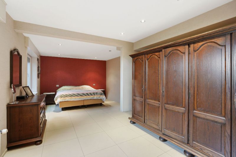 Landelijke woning met loods foto 12