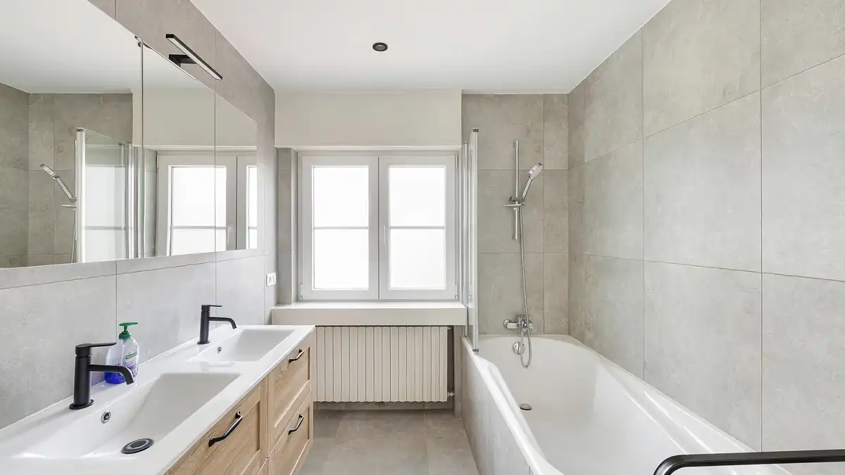 Subliem gerenoveerde koppelvilla op 150m van het strand te koop! foto 37