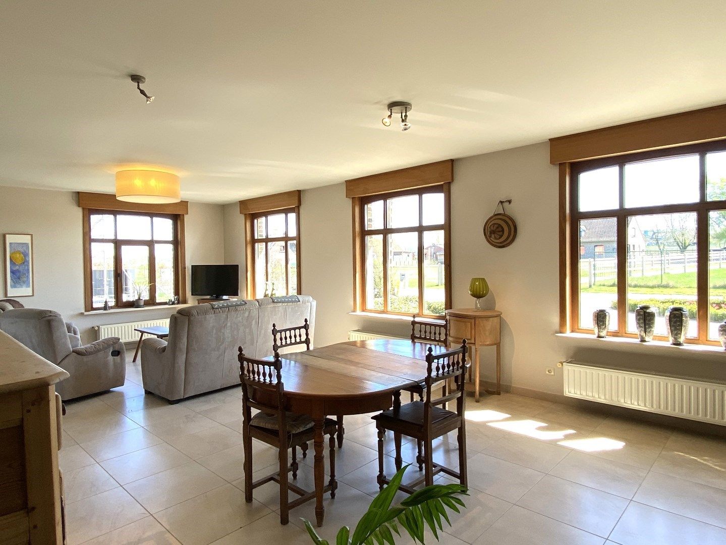 LANDELIJK GELEGEN WONING MET 3 SLPKS | TUIN EN GARAGE foto 2