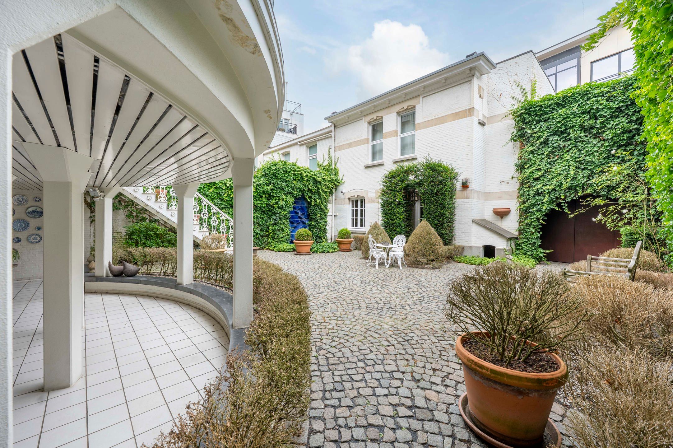 ANTWERPEN - Authentieke meesterwoning met vier garages foto 16