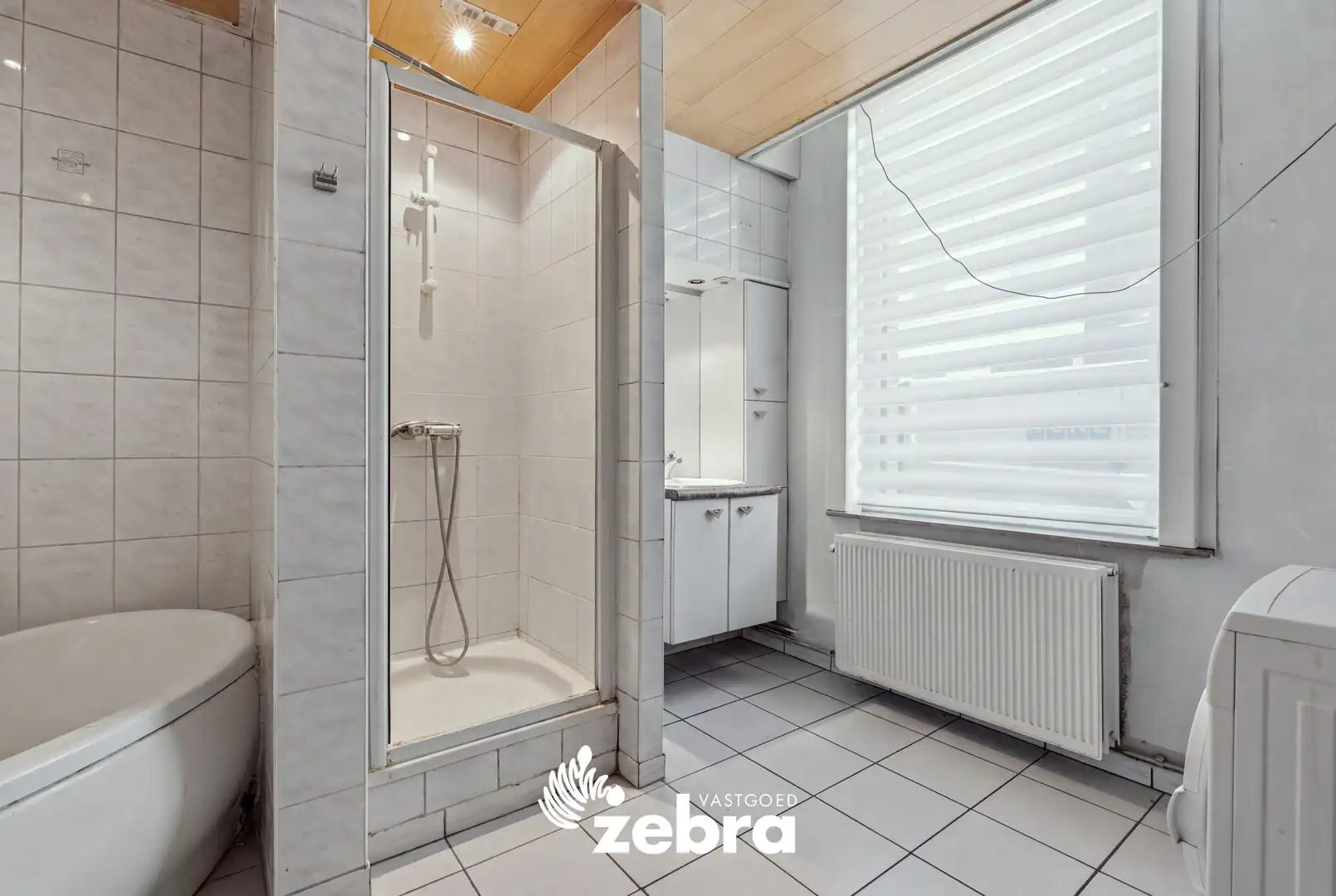 Op te frissen woning met stadskoer nabij centrum Kortrijk! foto 13