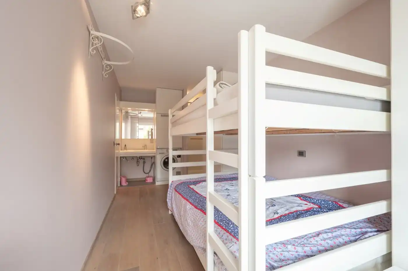 Mooi gemeubeld appartement op super locatie tussen de Zoutelaan en de Dumortierlaan foto 7