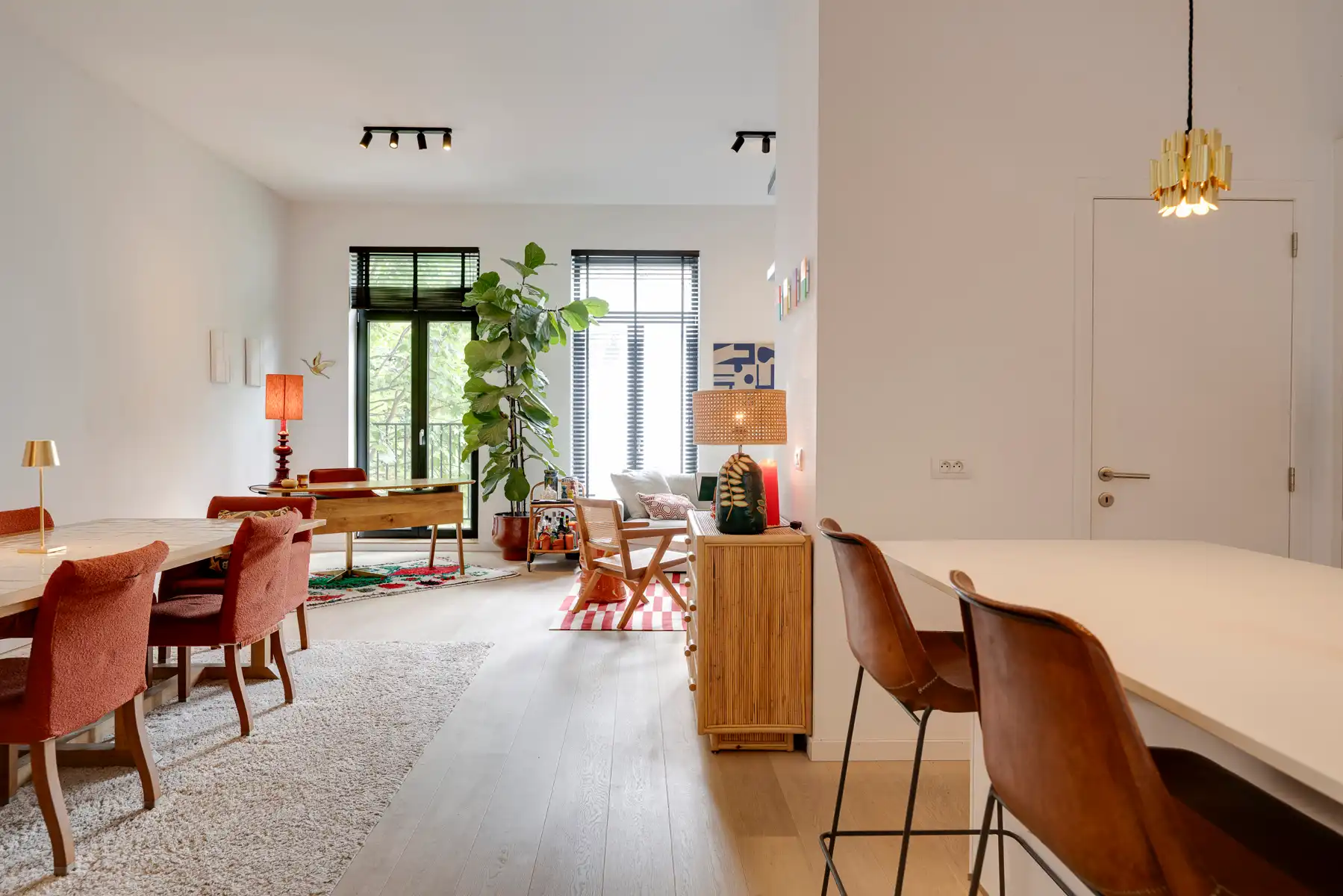 Lichtrijk, trendy appartement in gerenoveerd herenhuis foto 5