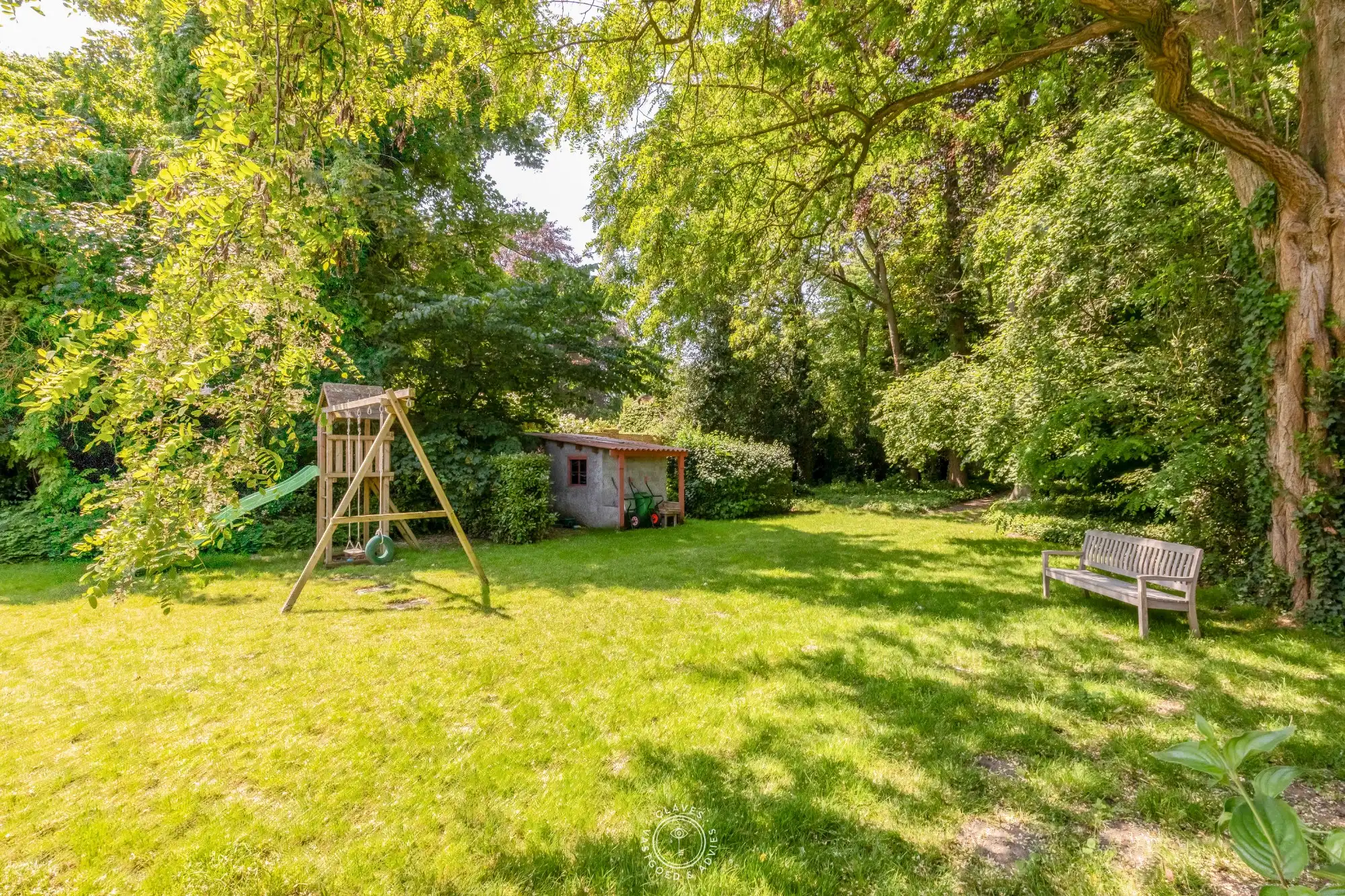 Welgelegen villa met praktijk en wonderlijke tuin foto 24