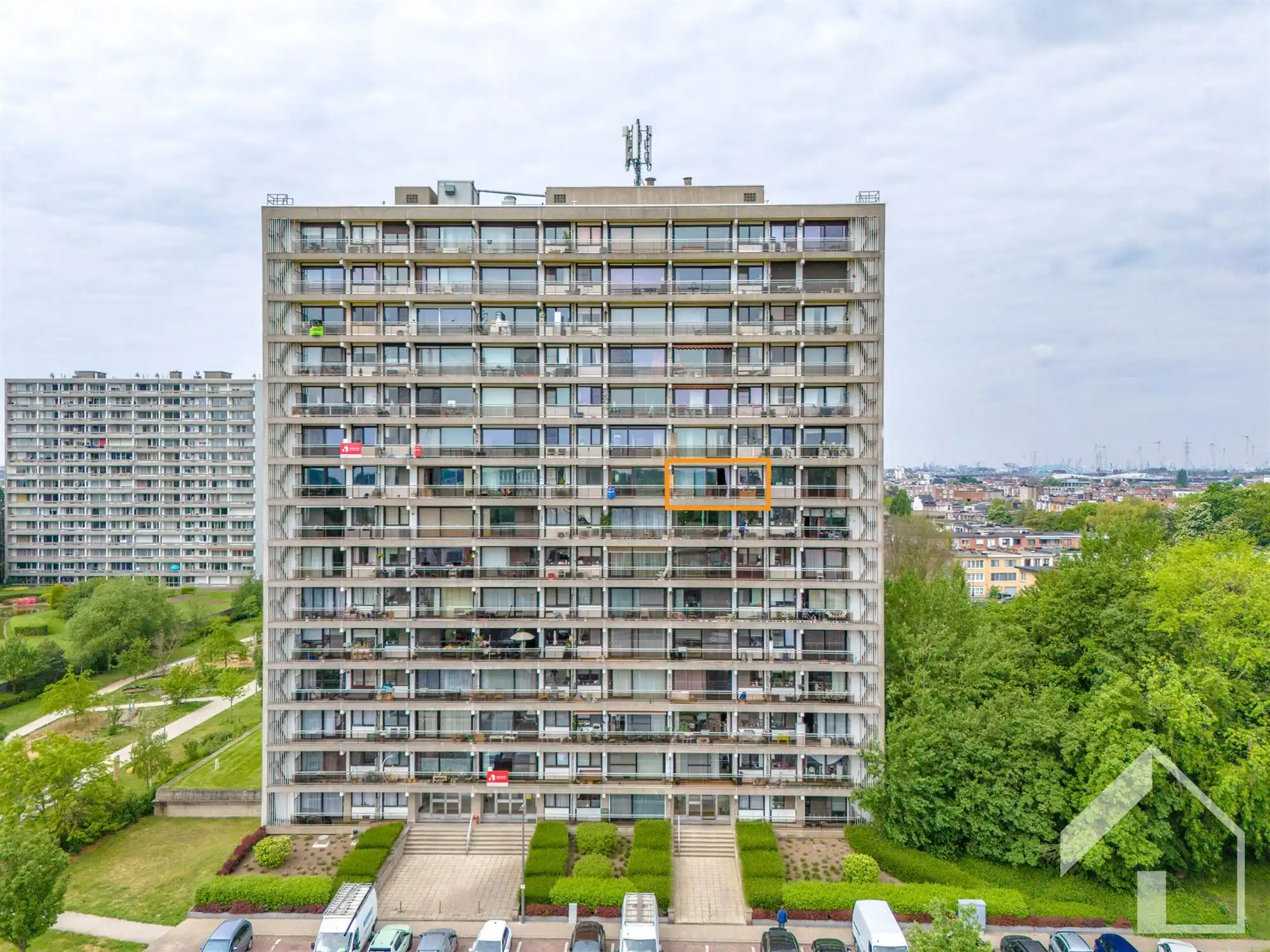 Appartement op de 8ste verdieping met 2 slaapkamers en een prachtig uitzicht foto {{pictureIndex}}