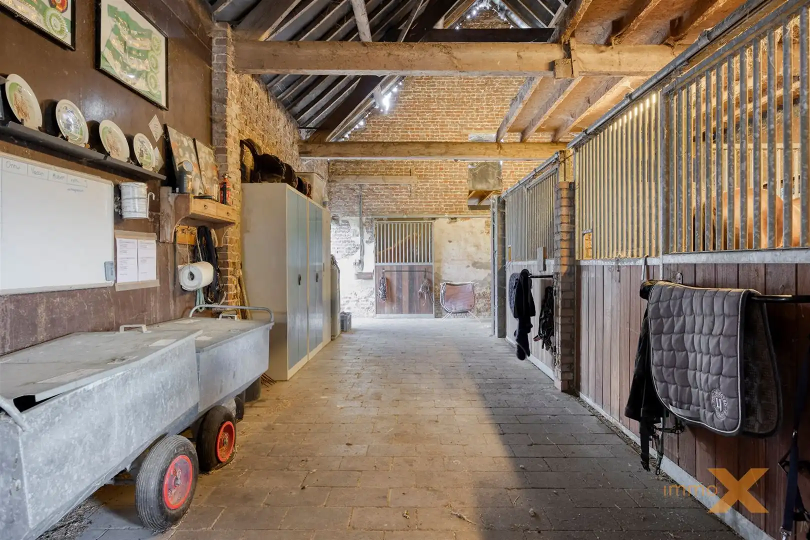 INSTAPKLARE HOEVEWONING MET STALLINGEN EN WEIDEN foto 32