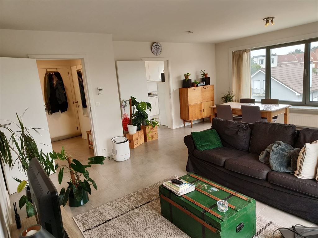 Goedgelegen en volledig vernieuwd appartement foto 4