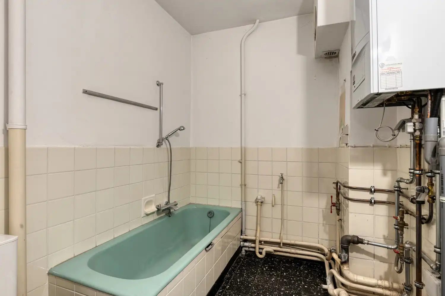 Vlakbij het Boekenberg Park en Rivierenhof gelegen te renoveren appartement met 2 slks. foto 15