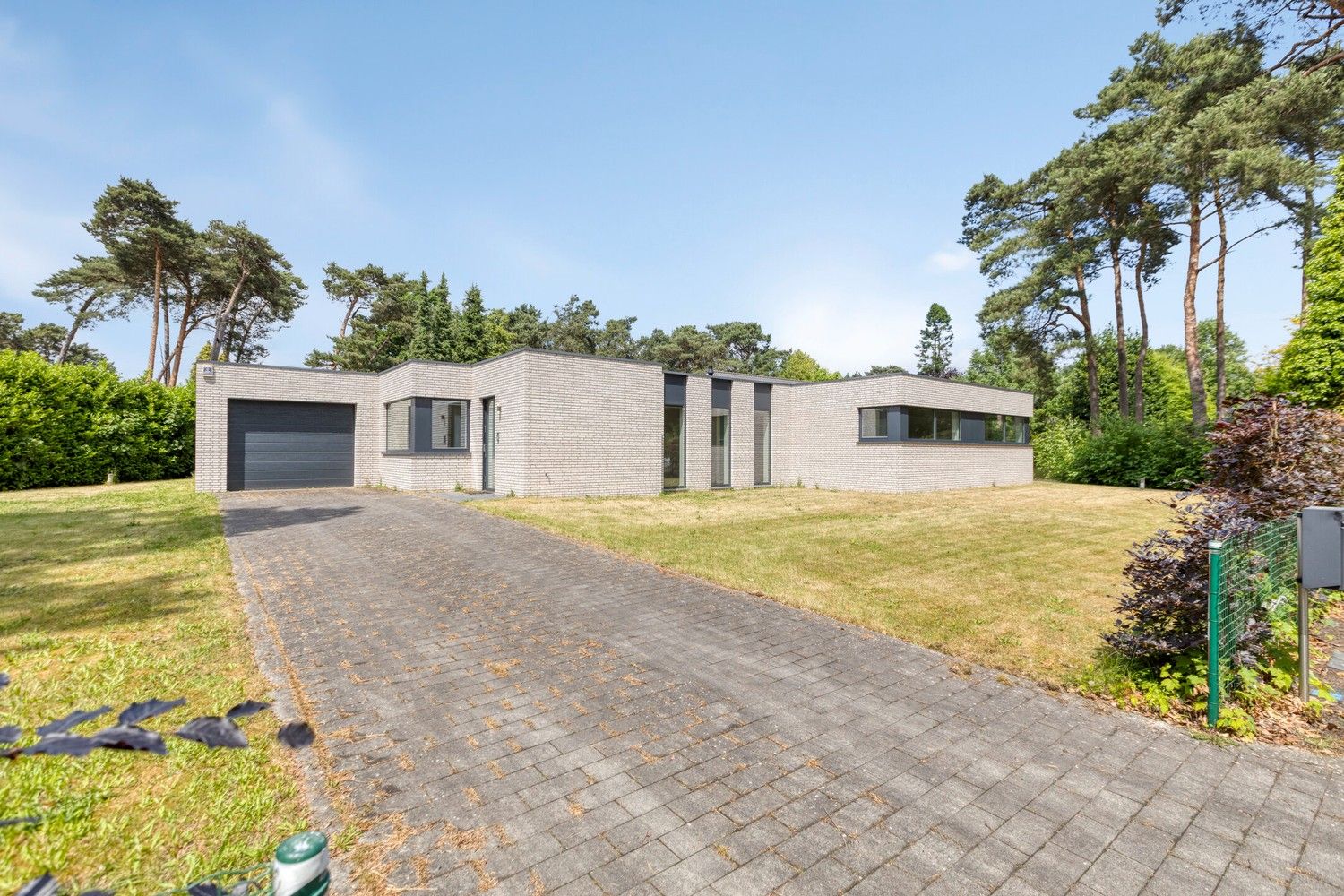 Ruime, energiezuinige bungalow op een toplocatie in residentiële villawijk foto 4