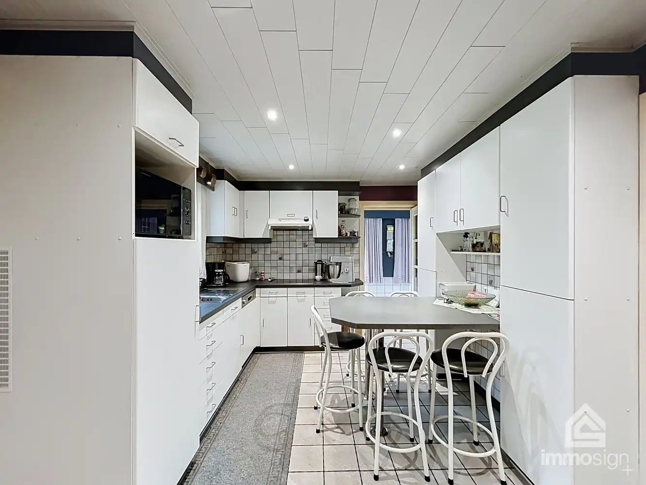 Ruime woning op bijna 2.000 m² grond met dubbele garage en werkhuis foto 7
