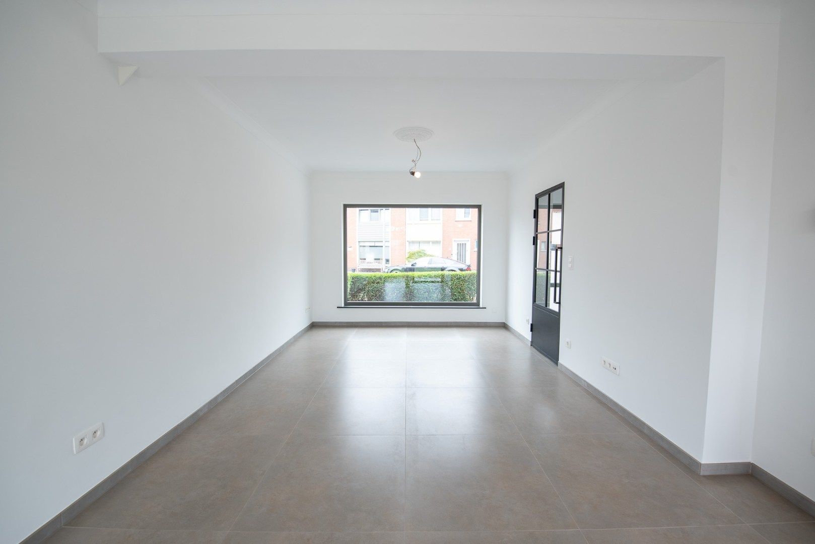 Knap gerenoveerde halfopen bebouwing met 3 slpks, garage & carport! foto 4