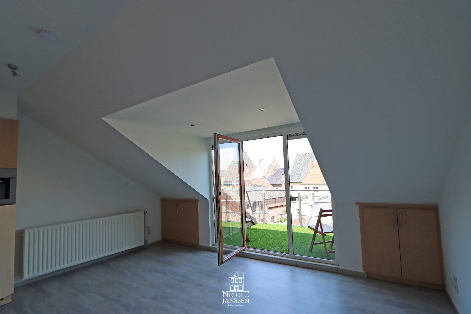 Gezellig appartement met dakterras in het centrum van Maaseik  foto 4