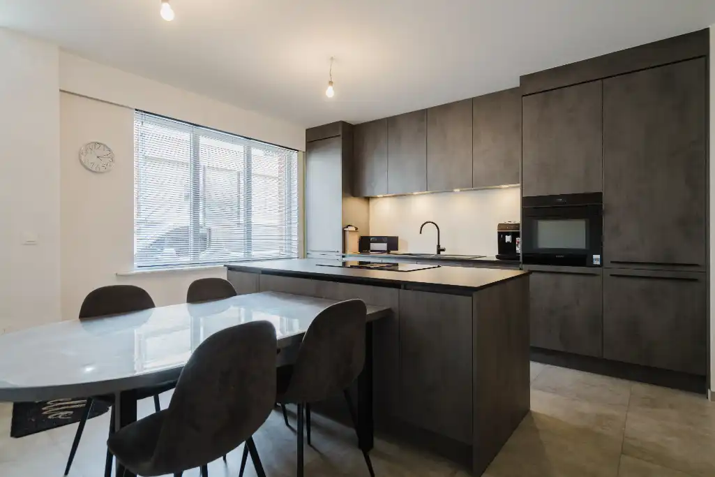 Instapklare woning met 3 slaapkamers en zonnige tuin foto 2