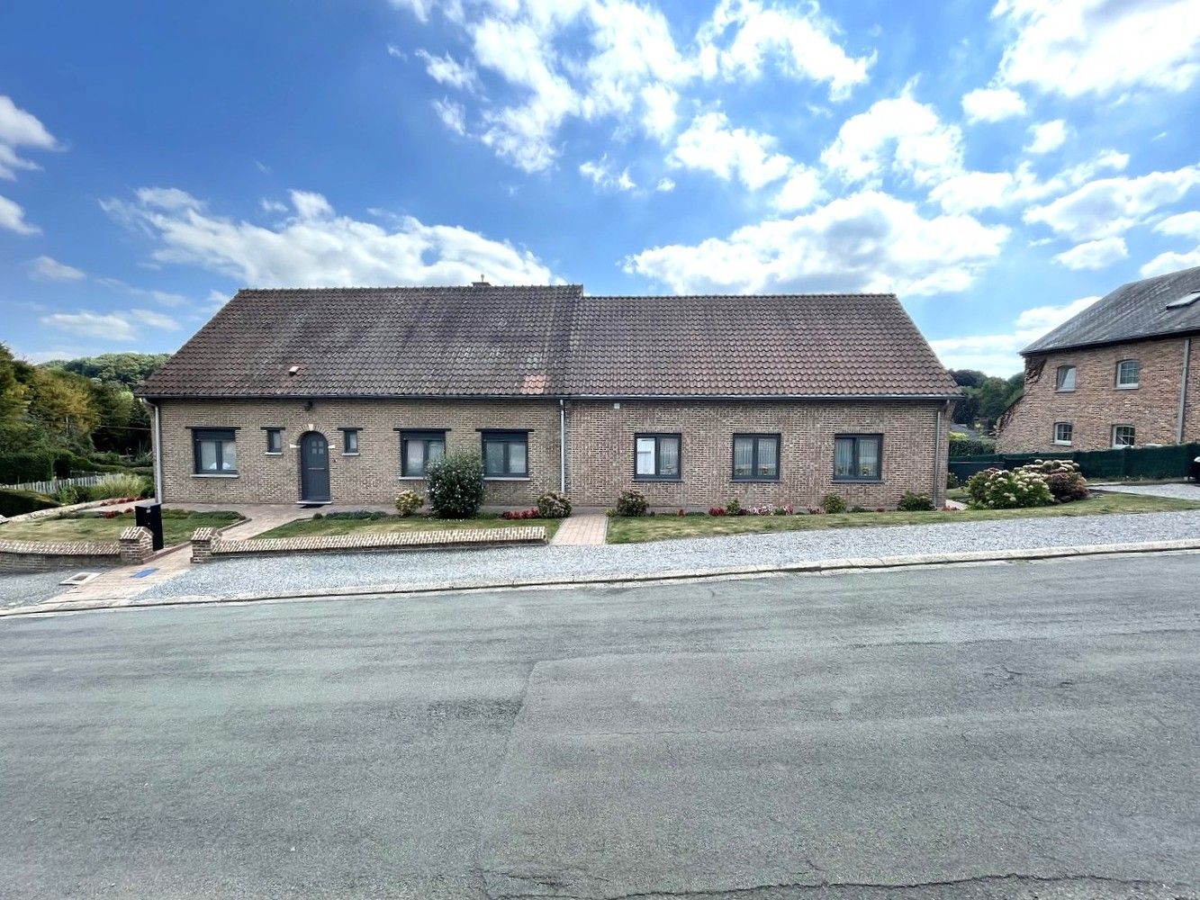Zeer ruime, perfect onderhouden villa van ca. 475m² - 6 kamers - 3 badkamers nabij centrum Overijse foto {{pictureIndex}}