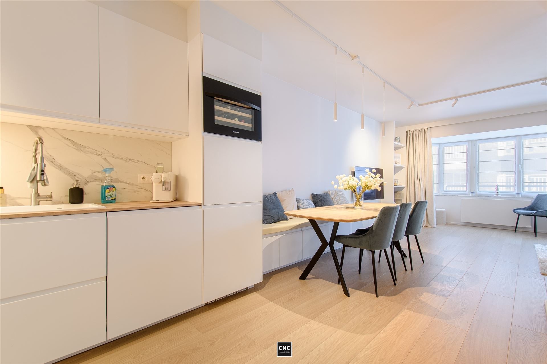 Prachtig gerenoveerd appartement in het hart van Knokke; een ideale plek voor wie op zoek is naar comfort en stijl in een bruisende kuststad.  foto 7