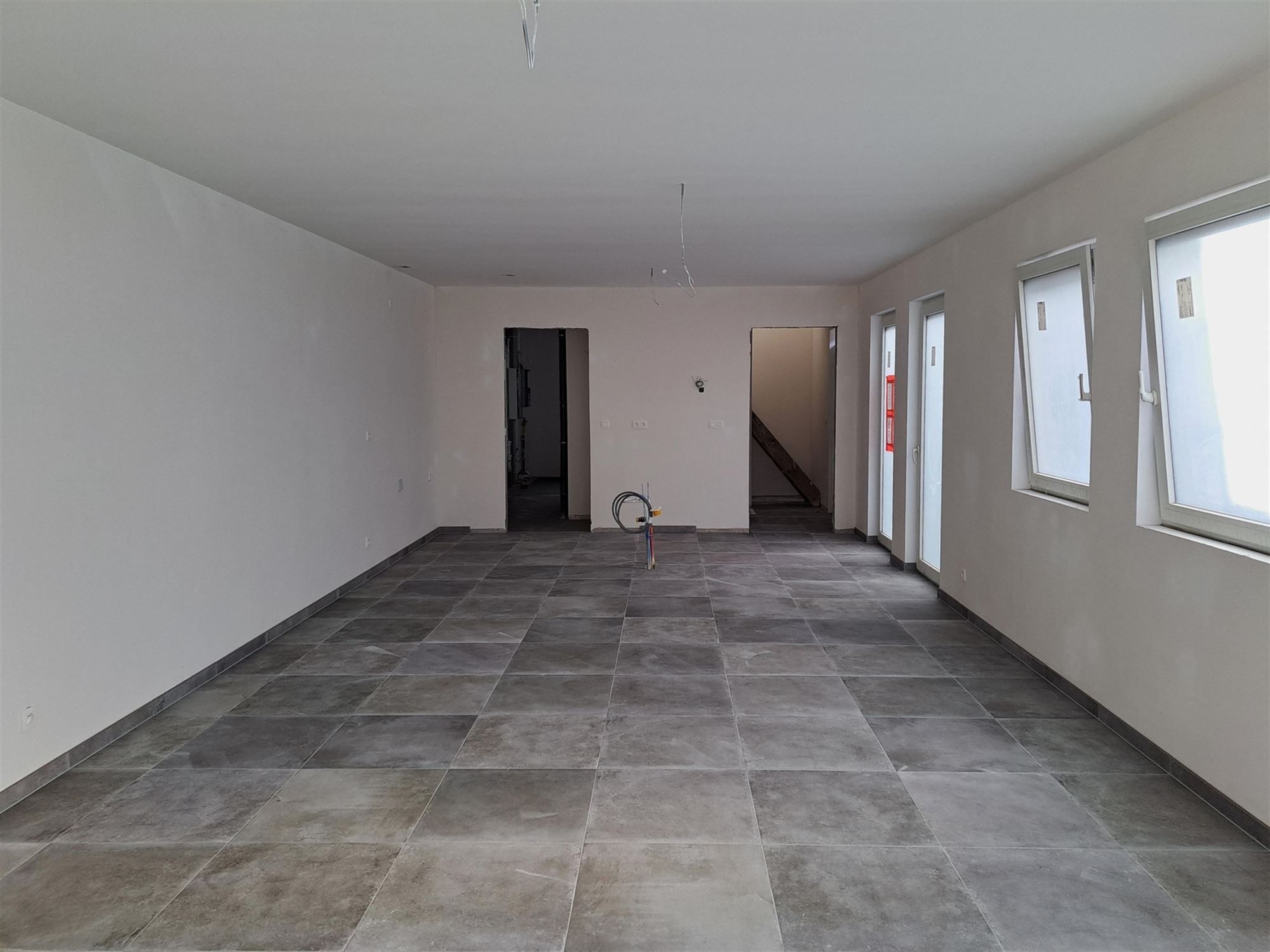 Nieuwbouw woning met 2 slaapkamers en bureel foto 2