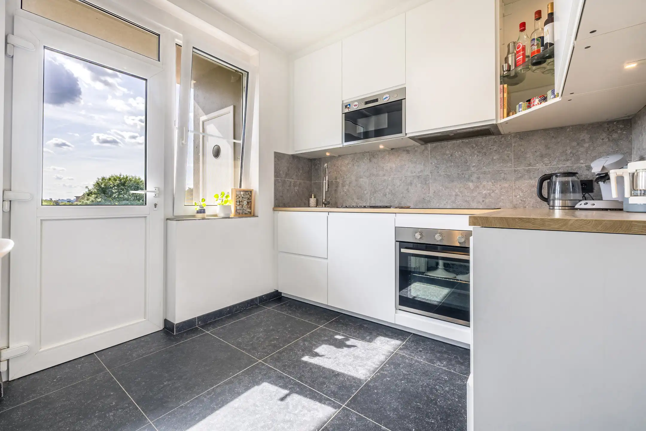 Mooi appartement met 2 slaapkamers, terras en kelder foto 7