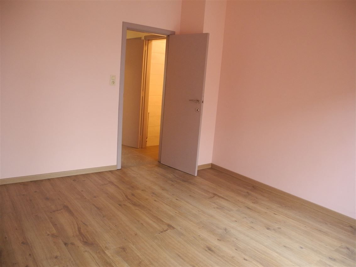 Opbrengsteigendom (handel & 4 app) op toplocatie foto 54